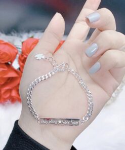 nên đeo vòng tay bạc nữ bên nào
